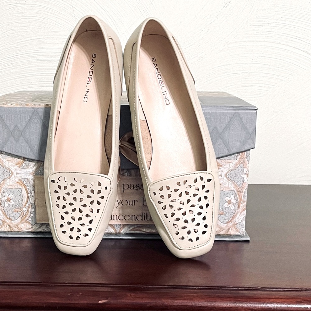 EUC Bandolino Women’s loafers. Beige. Size 6. - Picture 2 of 4